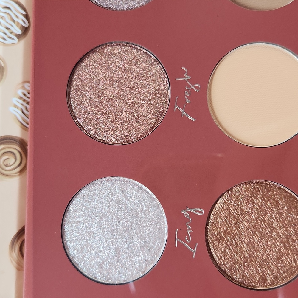 Beauty Bakerie The Chosen Bun Eyeshadow Palette - Cream and Brown - Picture 4 of 8